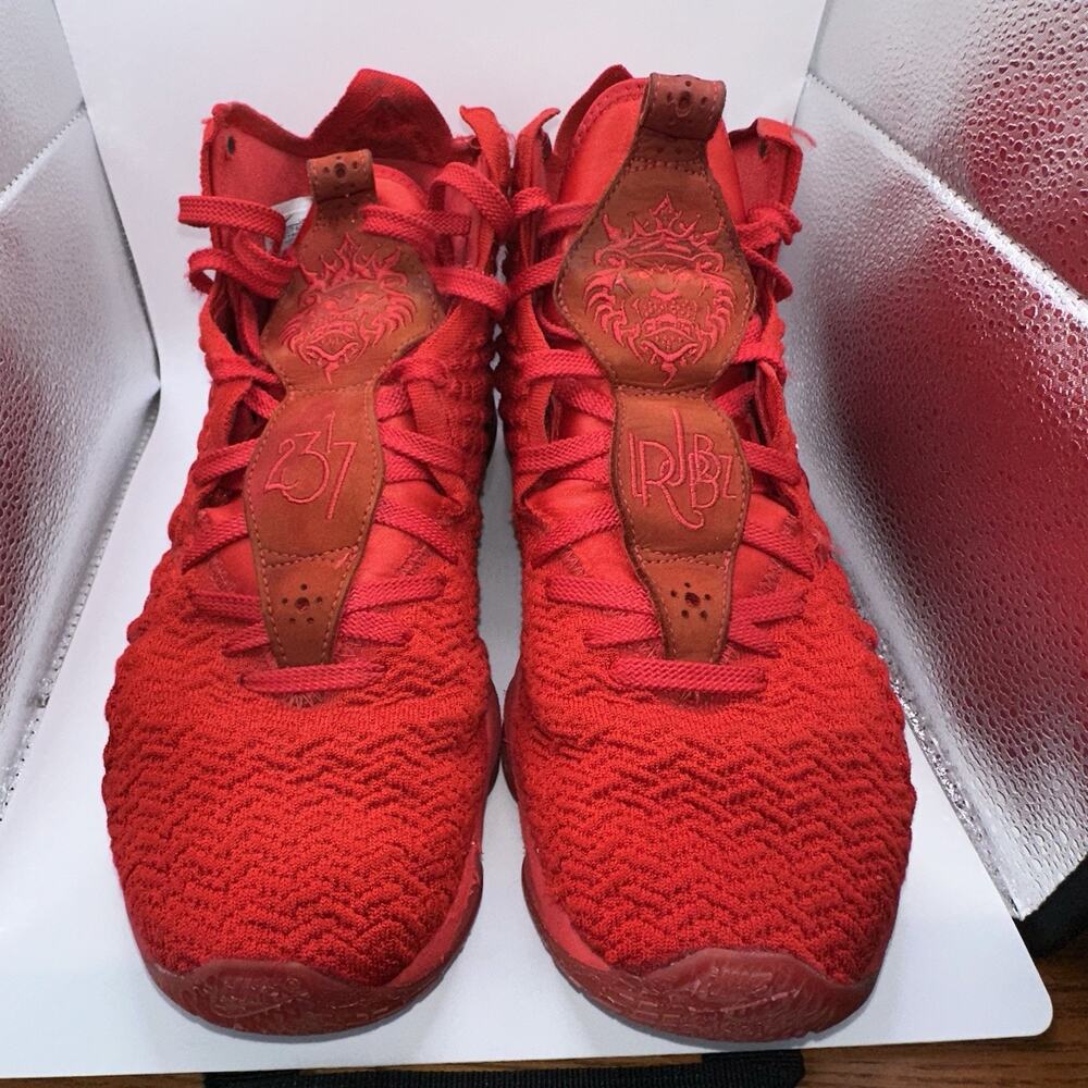 Nike LeBron 17 Red Carpet BQ3177-600 Men’s Size 11.5 Red Basketball Shoes
